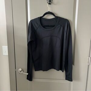 Lululemon | Swiftly Tech Long-Sleeve Shirt 2.0
Waist Length